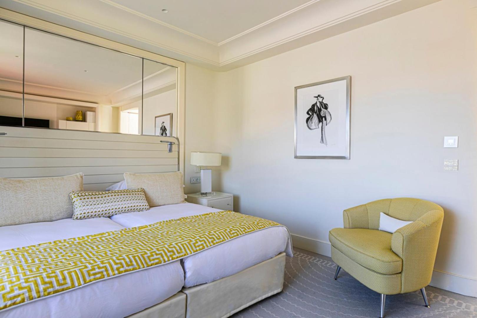Hotel Martinez, In The Unbound Collection By Hyatt Cannes Exterior foto A bedroom at the hotel