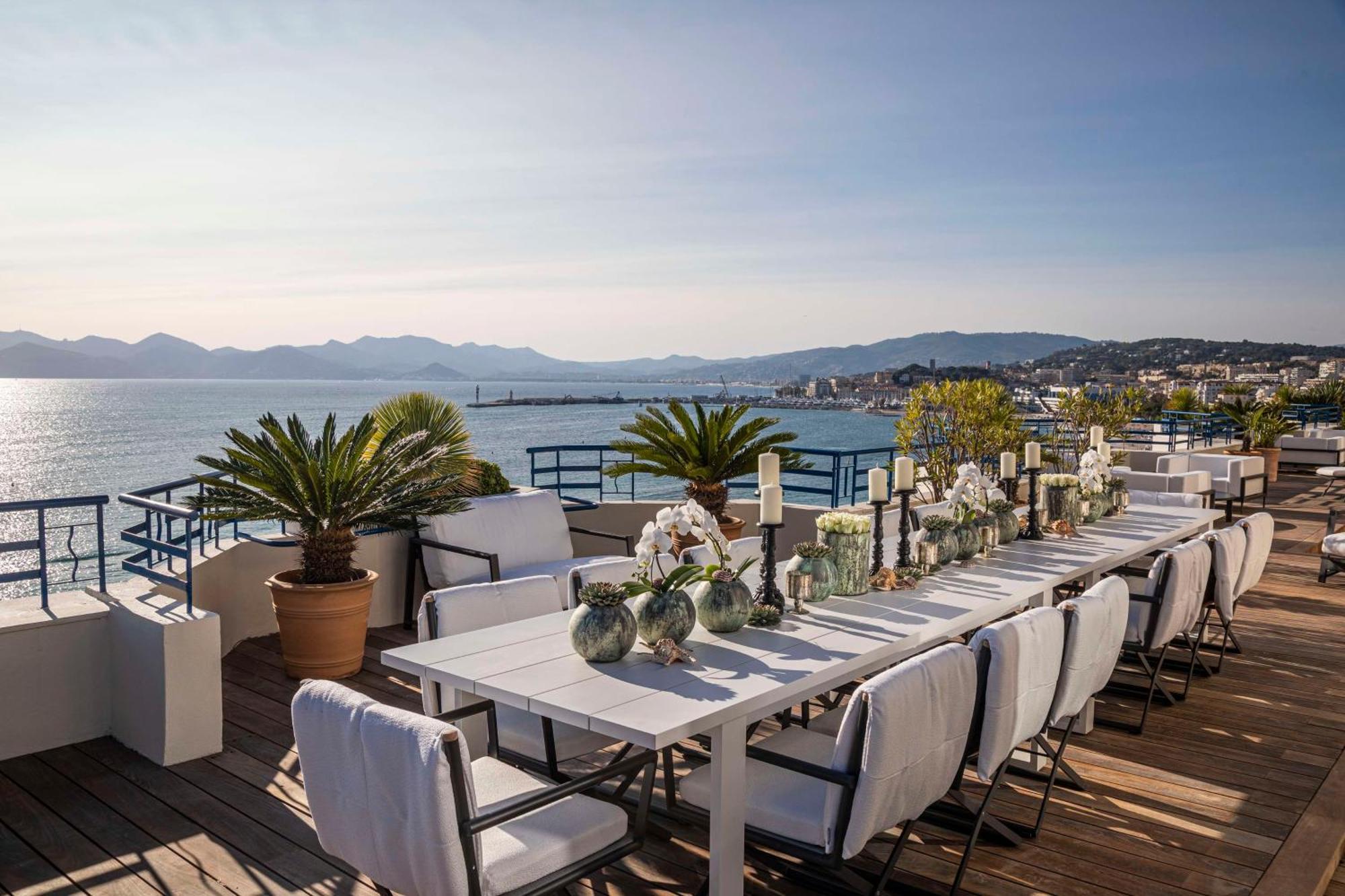 Hotel Martinez, In The Unbound Collection By Hyatt Cannes Exterior foto The rooftop terrace at the Hotel de la Paix