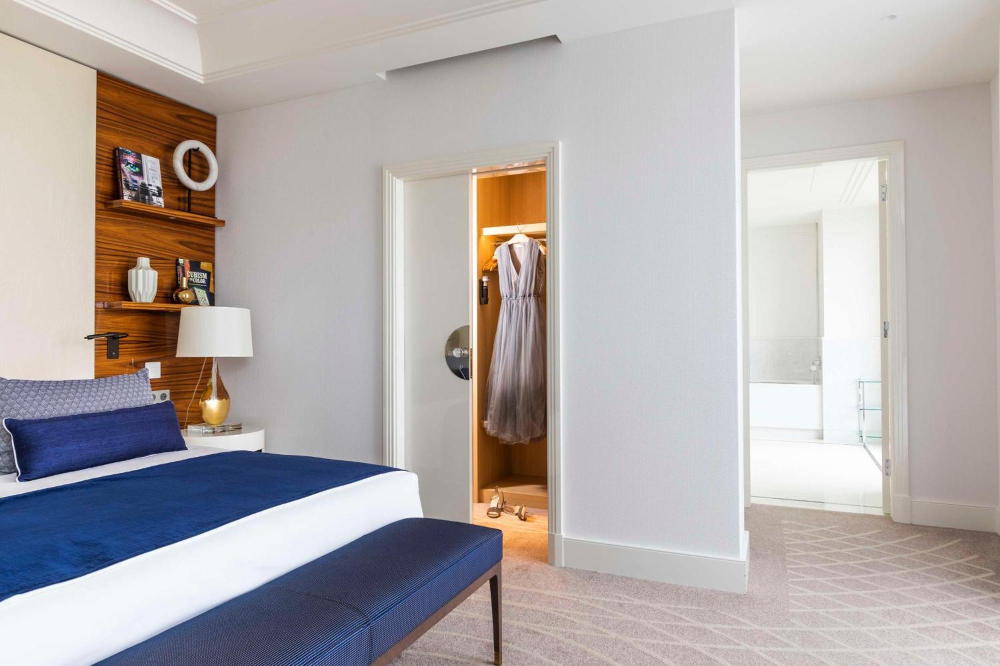 Hotel Martinez, In The Unbound Collection By Hyatt Cannes Exterior foto A bedroom at the hotel