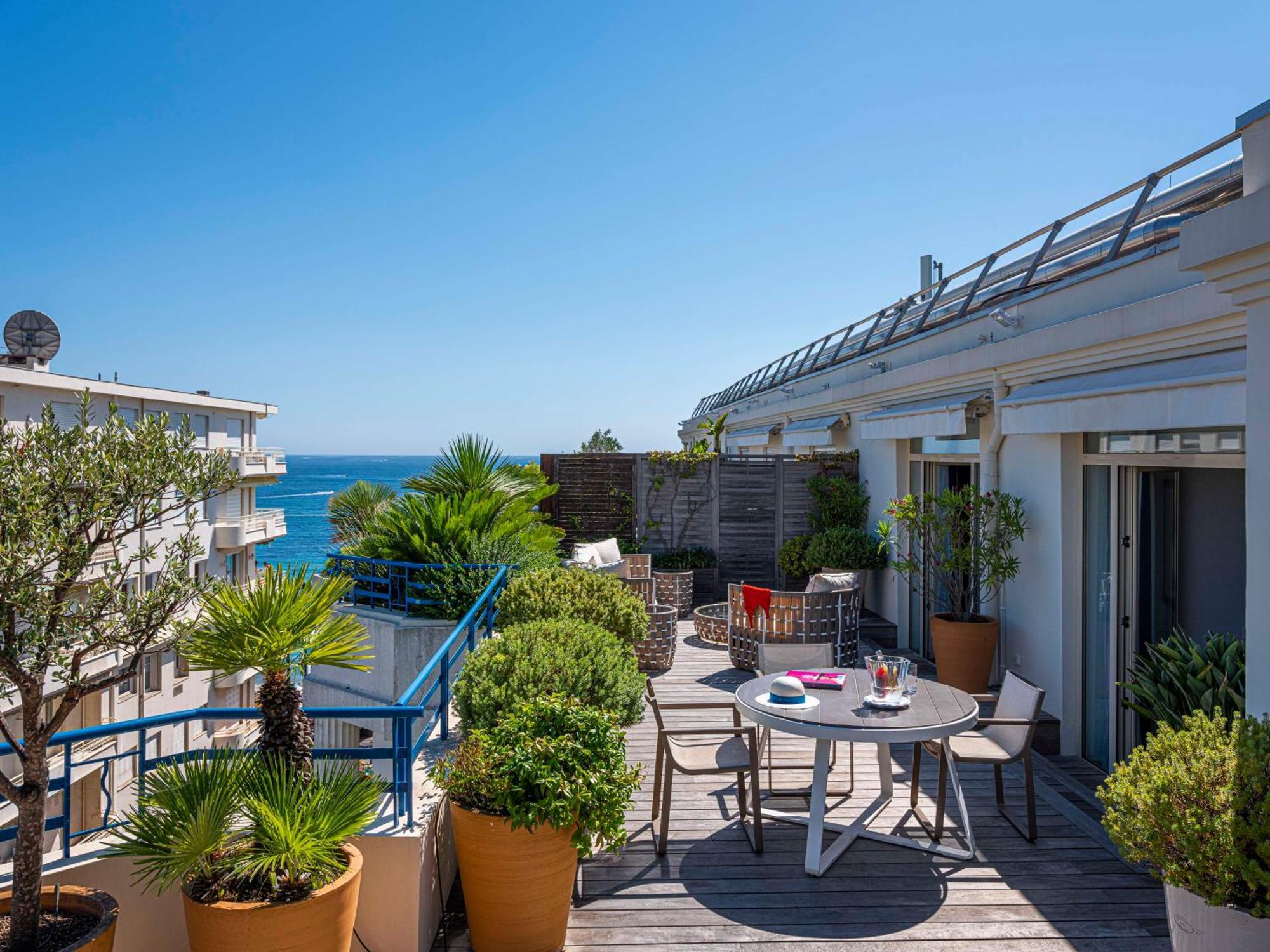 Hotel Martinez, In The Unbound Collection By Hyatt Cannes Exterior foto A rooftop terrace in Nice, France
