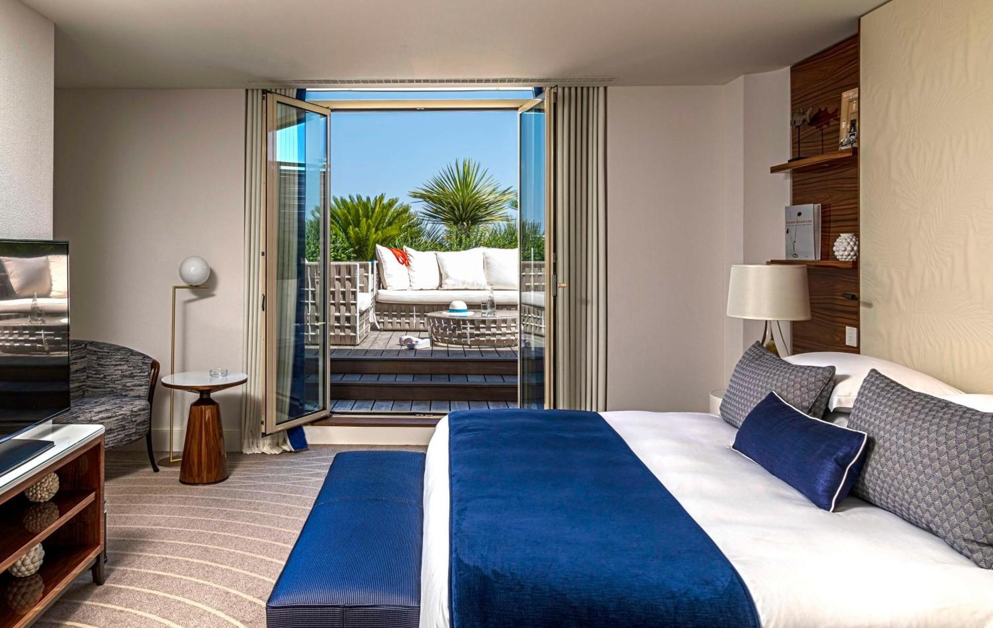 Hotel Martinez, In The Unbound Collection By Hyatt Cannes Exterior foto A typical room