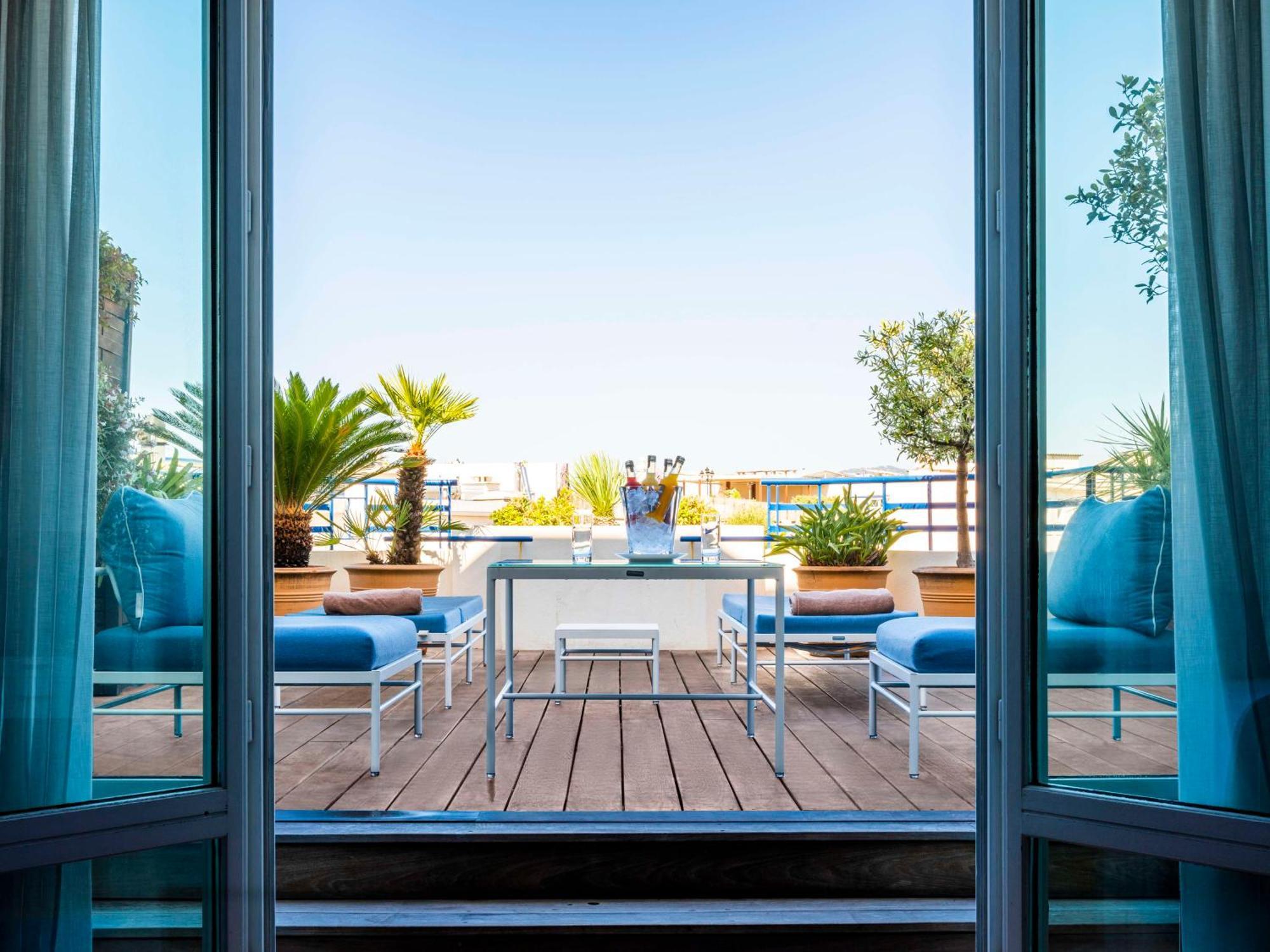Hotel Martinez, In The Unbound Collection By Hyatt Cannes Exterior foto The hotel's rooftop terrace