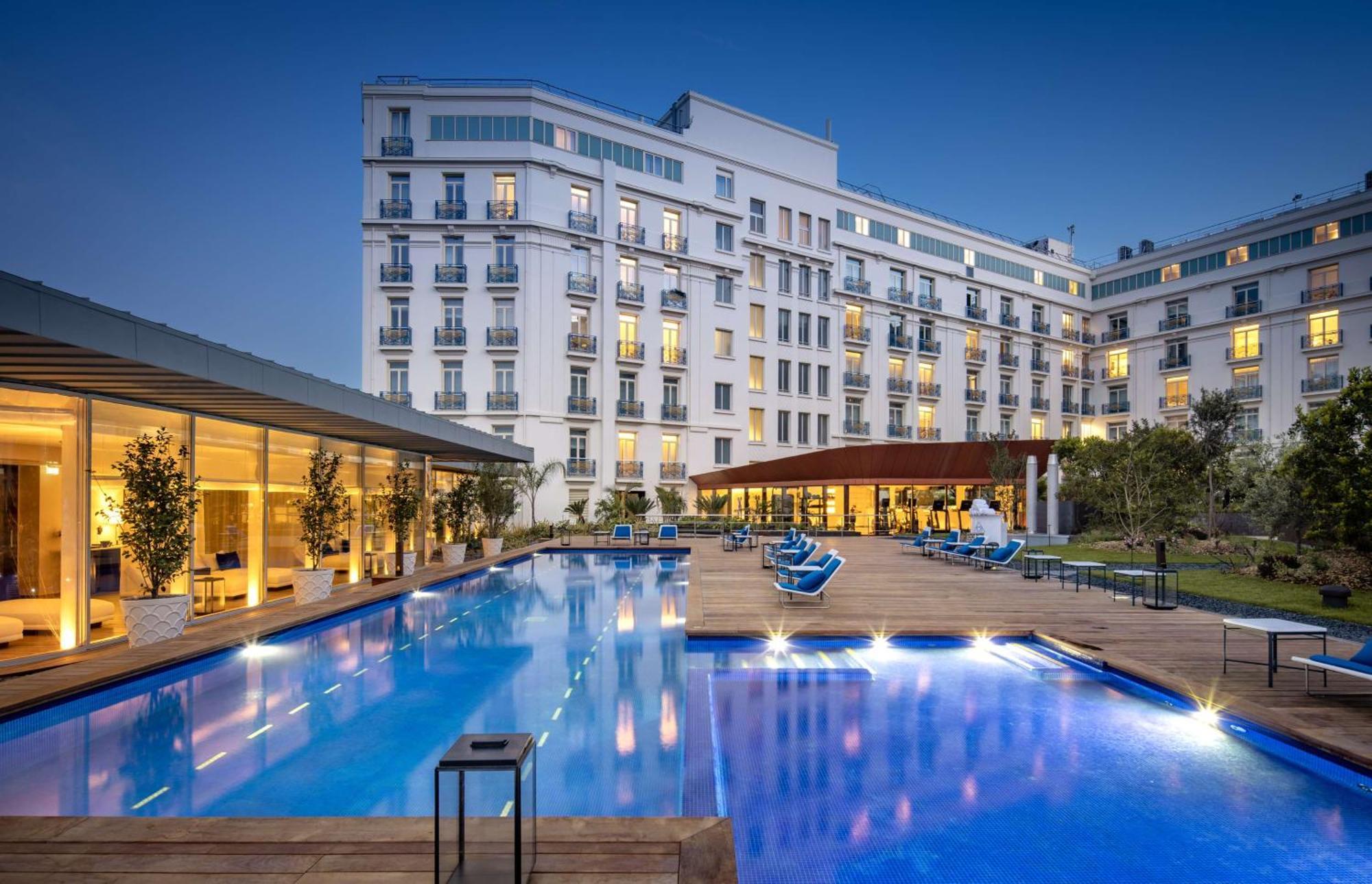 Hotel Martinez, In The Unbound Collection By Hyatt Cannes Exterior foto The hotel's pool