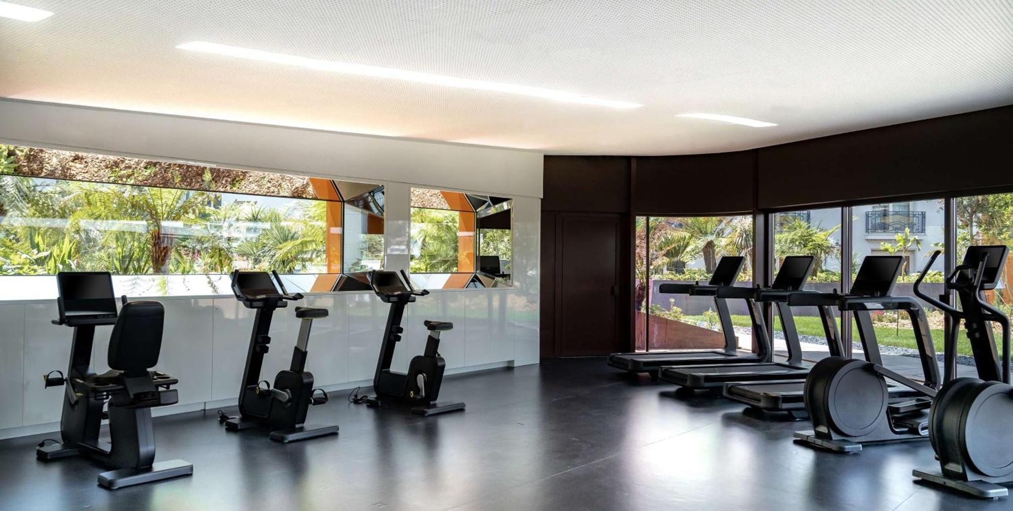 Hotel Martinez, In The Unbound Collection By Hyatt Cannes Exterior foto The gym at the hotel